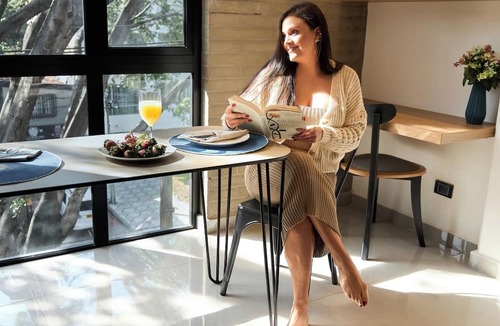 Estadio Apartment | Stadio's Cozy Rosa Negra Suite