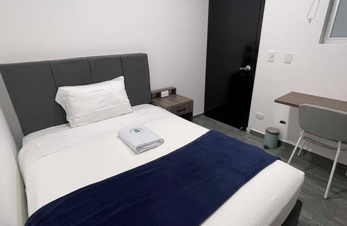 Calle 26 Bed & Breakfast | Outlanders House