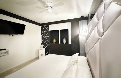 Zona Rosa Apartment | PROMO 18 BDRM Building, Pool+ 5Jacuzzis at Poblado
