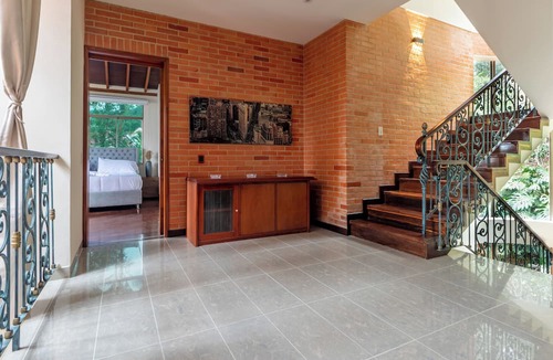 Lalinde House | Luxury Party Home: 24/7 Gated Security, 6-Person Jacuzzi, Maid/Chef Included