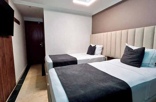Kennedy Hotel | Hotel ByHours Las Americas
