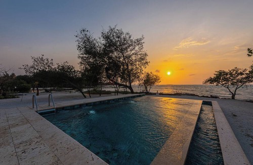 Bocachica Hotel | ACASI Rustic Beach