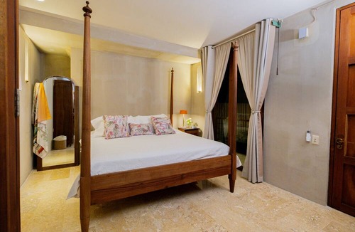 Cartagena Walled City Villa | Luxury 5BR House W Jacuzzi & Pool
