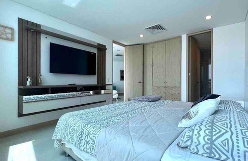Riomar House | Luxury Apartment Hilton WI-FI, TV, Pool and Gym