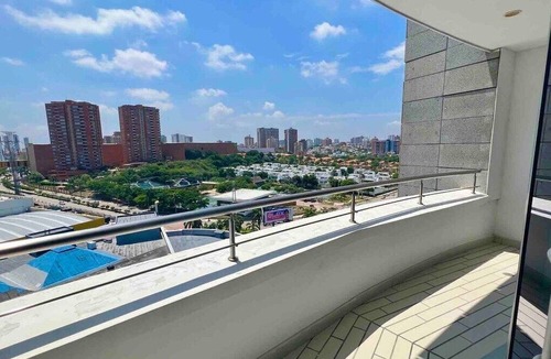 Riomar House | Luxury Apartment Hilton WI-FI, TV, Pool and Gym