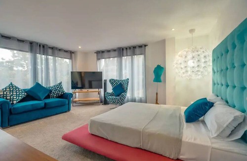 Guarne Cottage | Stunning House with Jacuzzi In Guarne