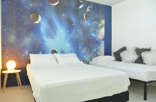 Apulo Hotel | YULUKA HOSTEL