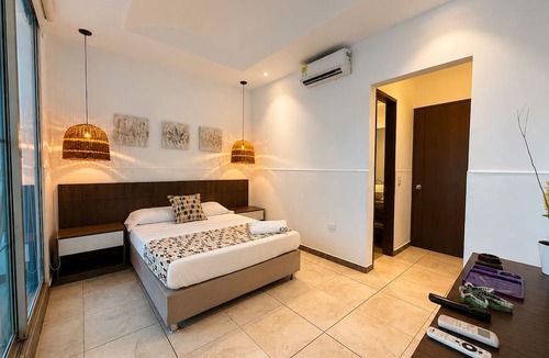 Lejanias Hotel | Hotel Four20 Zensi - Meta