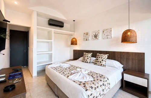 Lejanias Hotel | Hotel Four20 Zensi - Meta