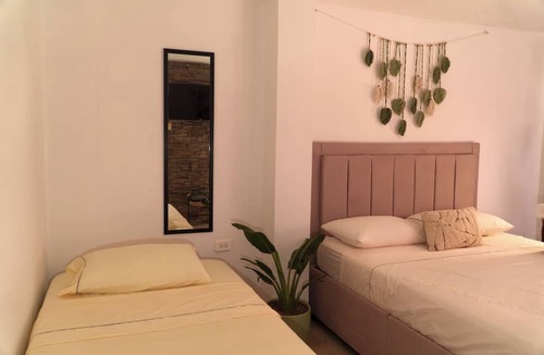 Urbanizacion Eliana House | Hostal Casa guayabal