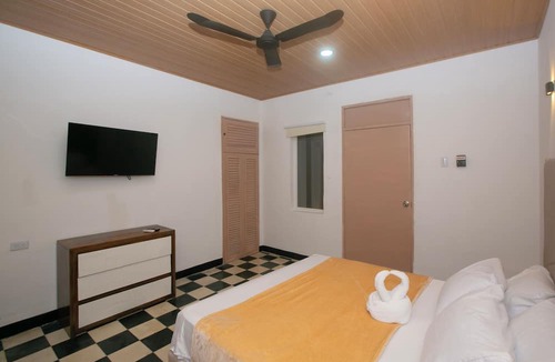 Manga Hotel | C.H. Santa Cruz