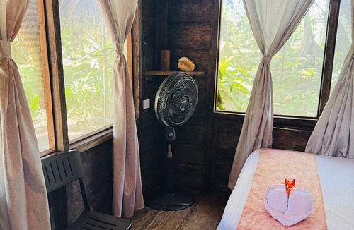 Nuqui Hostel | nawala eco-hostel