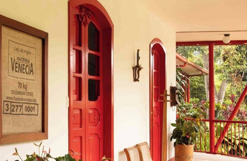Manizales Cabin | Hacienda Venecia Main House & Coffee Lodge