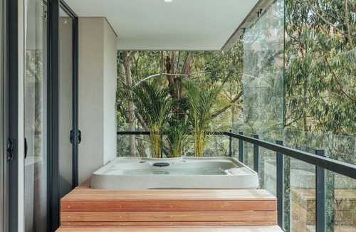 Las Lomas I Apartment | Provenza - Private Hot Tub - AC - Balcony - Deluxe - Wake 516