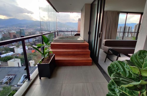 Lalinde Apartment | El Poblado, Medellín - Private Hot Tub & Balcony - 3BR - View - Wake 1111!