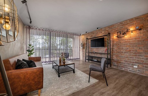 Envigado Apartment | Olive 311 · Apto de lujo estilo industrial-con Jacuzzi privado