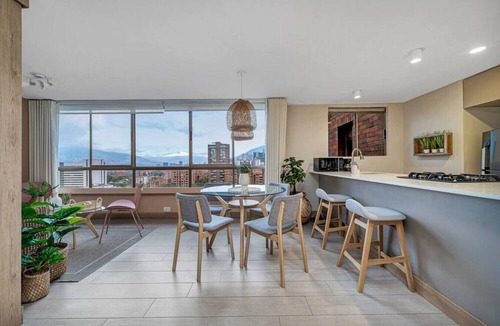 La Aguacatala Apartment | Alcazar 1103 · Luxe Apt in Oviedo w/city view, 1AC by HOUSY HOST