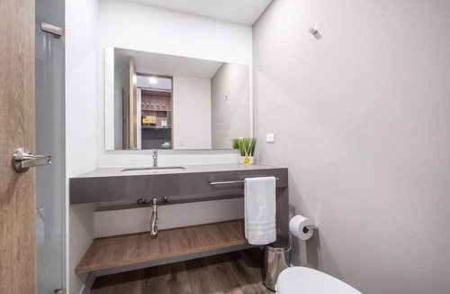 La Aguacatala Apartment | Go Living 1019 · Luxury loft with AC near Milla de Oro & coworking
