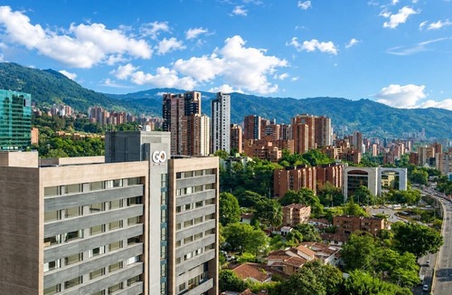 La Aguacatala Apartment | Go Living 1413 · Luxury 14th floor loft City view AC, GYM & co-work