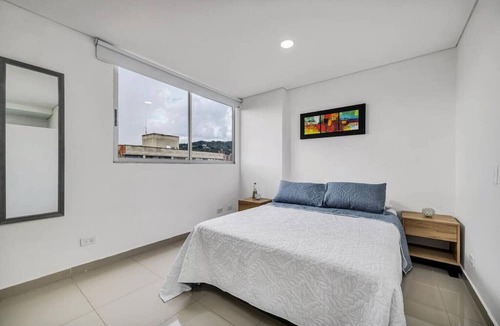 El Tesoro Apartment | Oslo 2411 · New 24th floor Apt - city view