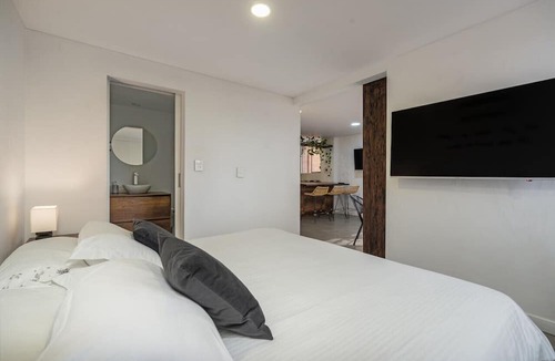 La Aguacatala Apartment | Alcazar Oviedo 502 · Luxury 1BR Apartment near Oviedo with AC