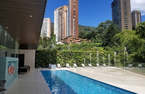 Los Naranjos Apartment | Luxury 1BD Apartment. Close to all!