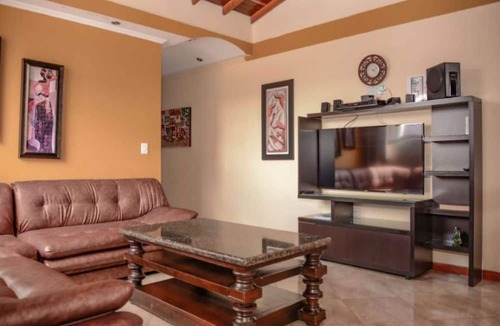 Zona Rosa Apartment | 6 Bedroom combo that connects inside roof deck private and AC