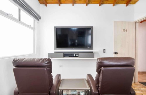 Medellin Apartment | PENTHOUSE 401 ONE BEDROOM HOT TUB BALCONY AC WIFI, Dish Washer 4k TV