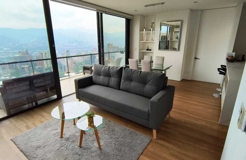 Las Lomas I Condo | ★18th Floor★Coolest building in Medellin★RoofTop Pool/Jacuzzi/Gym★Amazing Views★