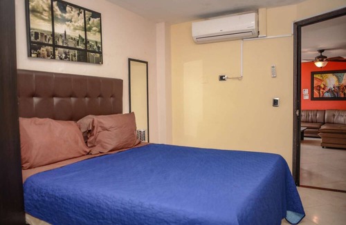 El Poblado Apartment | 2 Bedroom Hot tub security AC Lleras area