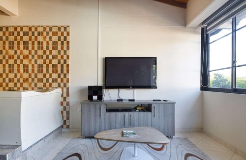 Zona Rosa Apartment | ONE Bedroom Hot TUB AC LLeras 2 bliocks