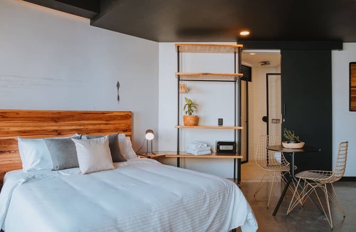 Laureles Apartment | Bright & Rustic Loft on the valley of Laureles with A/C