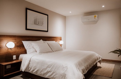 Las Lomas I Apartment | Provenza! Private Jacuzzi/Roof Top 3 BR/AC - 301