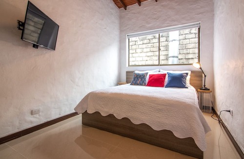 Astorga Apartment | Cozy Penthouse next to Poblado Park with Large Balcony and A/C
