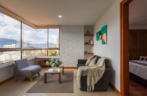 La Aguacatala Apartment | 350MB WiFi in amazing view Medellin Mountains A/C