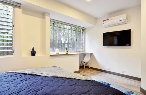 La Florida Apartment | Homey Atmosphere 3BR Flat steps from Provenza with A/C