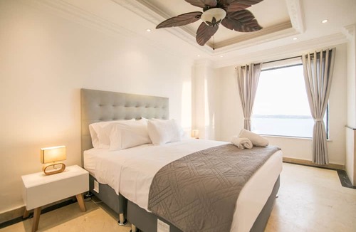 El Laguito Apartment | Luxury 8 Bedroom Penthouse with Private Jacuzzi