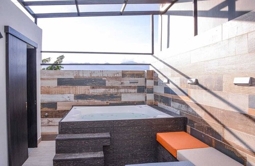 La Florida Apartment | 3 Bedroom Duplex PH Middle of Lleras Private Roof with Hot tub. No fees guests