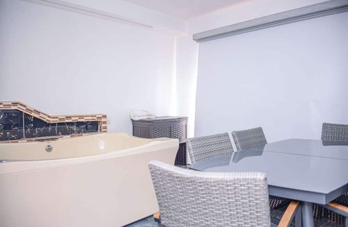 Zona Rosa Apartment | 3 Bedroom AC ALL KING BEDS HOT TUB Enclosed Patio AC 2 blocks Lleras
