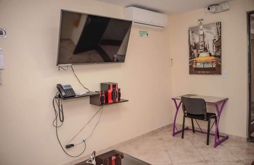 Astorga Apartment | King One bedroom AC HOT TUB ELEVATOR 2 Flat screens