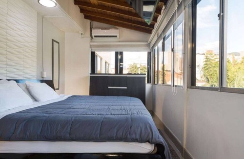 El Tesoro Apartment | Hot Tub Studio Off Calle 10 in poblado AC Two Flat Screens King Bed Foam Mattress