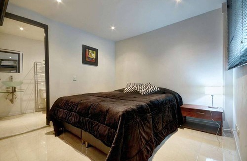 Zona Rosa Apartment | Two Bedroom Middle of Park lleras AC, Hot tub Bars downstairs