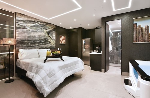 El Poblado Hotel | Luxury Combo Apartments with Jacuzzis and View