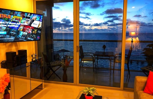 Bocagrande Condo | Amazing Poolside Paradise! Ultra-fast internet!