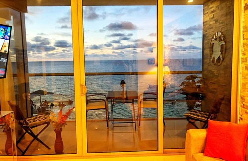 Bocagrande Condo | Amazing Poolside Paradise! Ultra-fast internet!