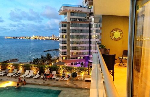 Bocagrande Condo | Amazing Poolside Paradise! Ultra-fast internet!