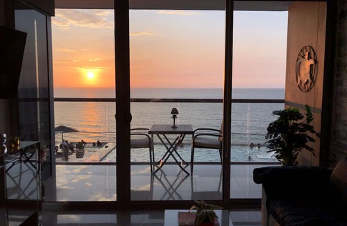 Bocagrande Condo | Amazing Poolside Paradise! Ultra-fast internet!