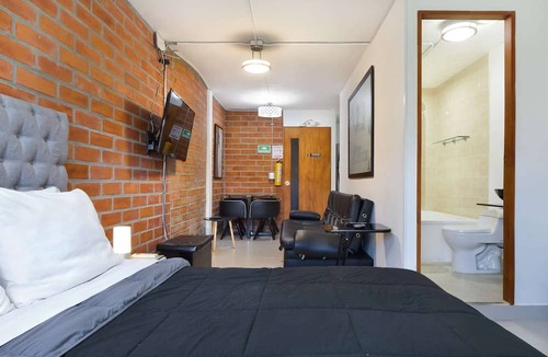 El Poblado Apartment | Studio AC Hot tub Exito Apartment AC Free Guests