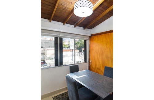 Astorga Apartment | King Bed studio AC, Hot tub By Exito Two TV's