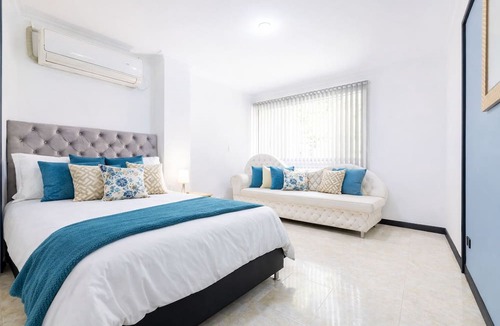 Patio Bonito Apartment | Large Hidden Gem in Poblado with A/C and gym. Steps from Provenza/Lleras.
